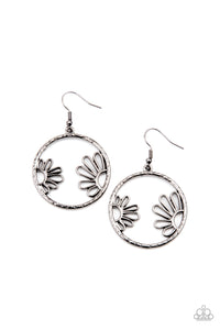 Demurely Daisy - Black Earrings